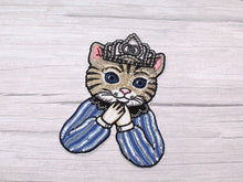 Load image into Gallery viewer, Cat Wearing A Crown Applique Patch