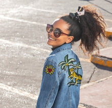 Load image into Gallery viewer, Crystal Rhinestone and Embroidered Love Heart Crown Applique Patch