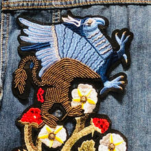 Load image into Gallery viewer, 2 Flower And Griffin Appliqué Patches