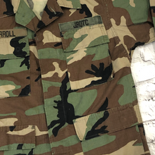 Load image into Gallery viewer, Camouflage Jacket Vintage US Airforce M-81 Woodland