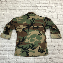Load image into Gallery viewer, Camouflage Jacket Vintage US Airforce M-81 Woodland