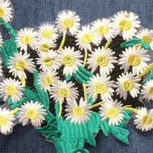 Load image into Gallery viewer, Beautiful Large Daisy Flower Iron or sew on