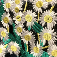 Load image into Gallery viewer, Beautiful Large Daisy Flower Iron or sew on