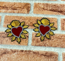 Load image into Gallery viewer, 2 Delicate Sew On Velvet Love Heart Embroidered Applique Patch