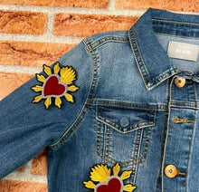 Load image into Gallery viewer, 2 Delicate Sew On Velvet Love Heart Embroidered Applique Patch