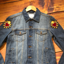 Load image into Gallery viewer, 2 Delicate Sew On Velvet Love Heart  Embroidered Applique Patch
