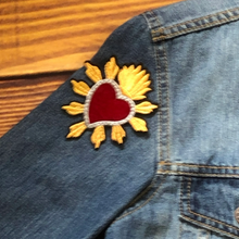 Load image into Gallery viewer, 2 Delicate Sew On Velvet Love Heart  Embroidered Applique Patch
