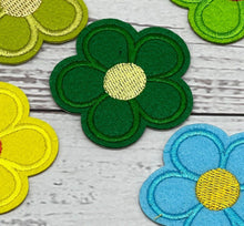 Load image into Gallery viewer, 7 Pieces  Flower Applique Patches
