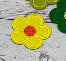 Load image into Gallery viewer, 7 Pieces  Flower Applique Patches
